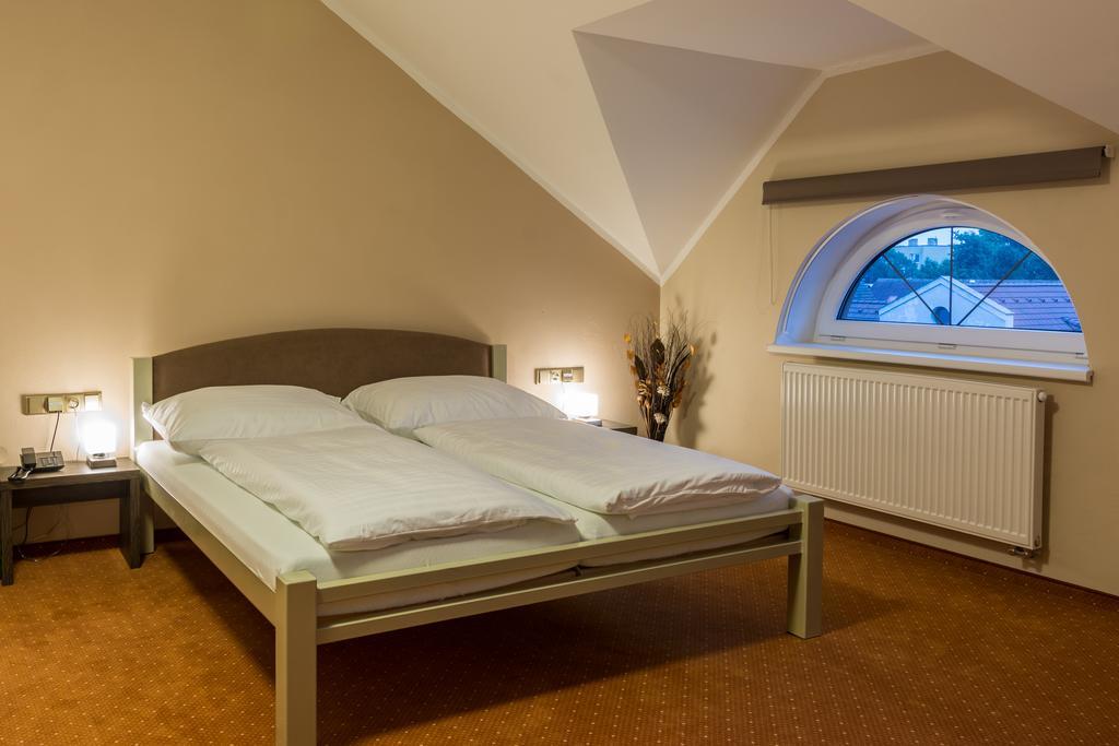 Hotel Luznice Plana nad Luznici Екстер'єр фото
