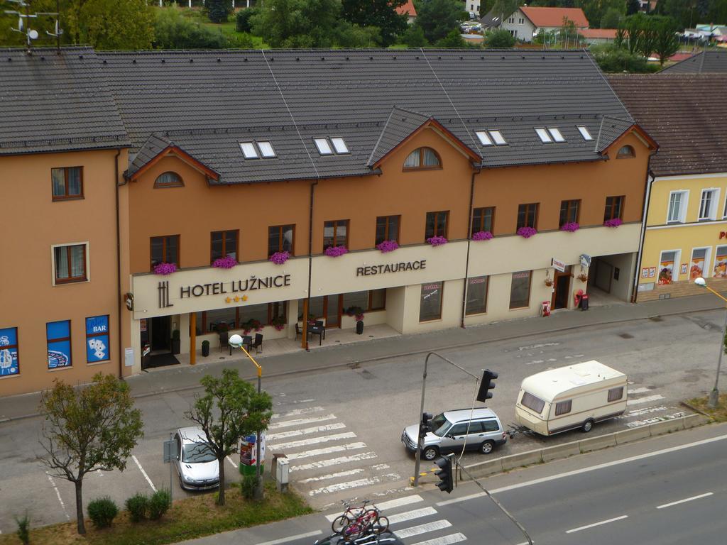 Hotel Luznice Plana nad Luznici Екстер'єр фото