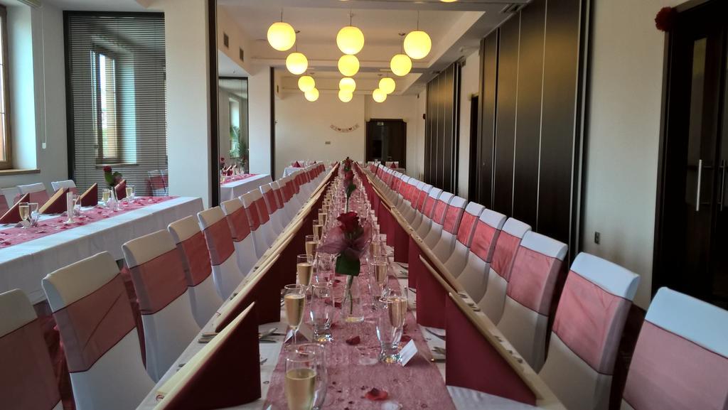Hotel Luznice Plana nad Luznici Екстер'єр фото